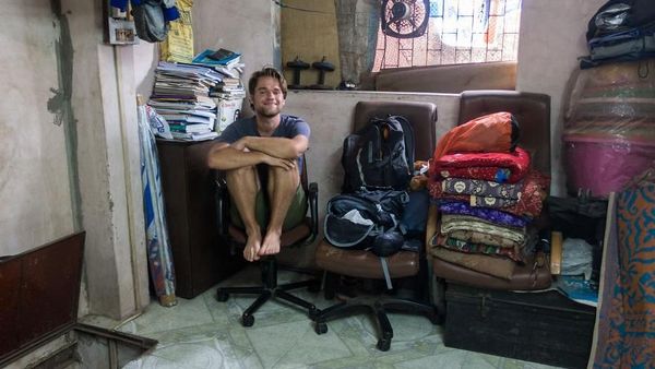 Kisah YouTuber Bule Tinggal di Pemukiman Kumuh Terbesar Asia