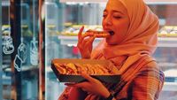 Mengintip Chiki Fawzi, Anak Marissa Haque Saat Minum Kopi hingga Makan Pie Pisang