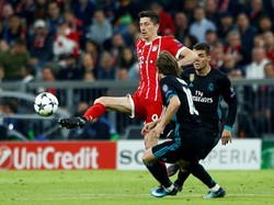 Penyerang Bayern Munich Robert Lewandowski berada di urutan 10 pemain dengan performa terbaik di lima liga top Eropa. Musim ini dia bikin 40 gol dari 47 penampilan di seluruh ajang, mengantarkan Bayern kembali memenangi Bundesliga. Nilainya berdasarkan studi adalah 89,61. (Foto: Michaela Rehle/Reuters)
