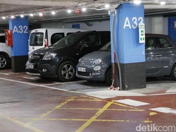 Aksi Heroik Polisi Selamatkan Batita yang Terjebak di Mobil 3 Jam