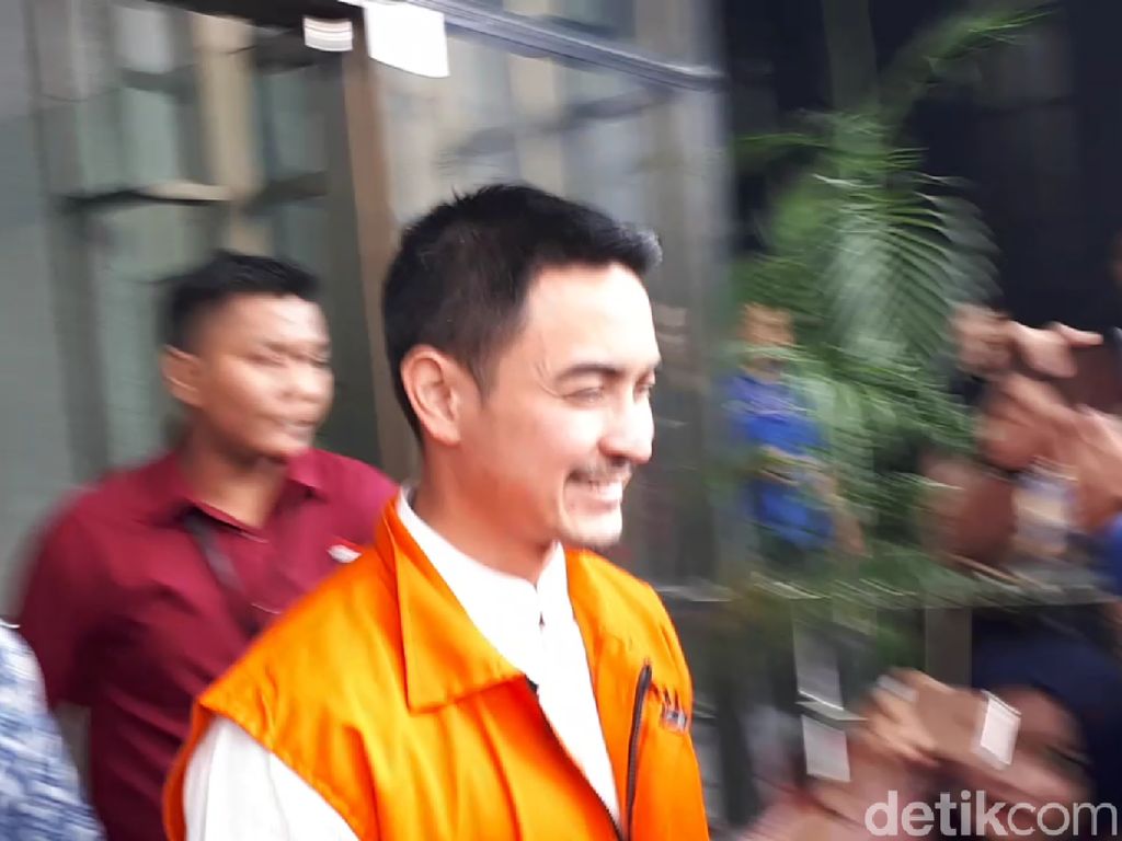 Sakit Diabetes, Zumi Zola Izin ke KPK untuk Berobat Sakit Diabetes, Zumi Zola Izin ke KPK untuk Berobat