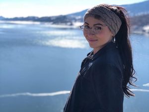 Foto: Wanita Cantik Jadi Viral karena Tonjok Pria yang Melecehkannya