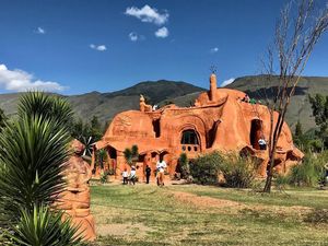 Rumah Tanah Liat Serasa Rumah Dongeng