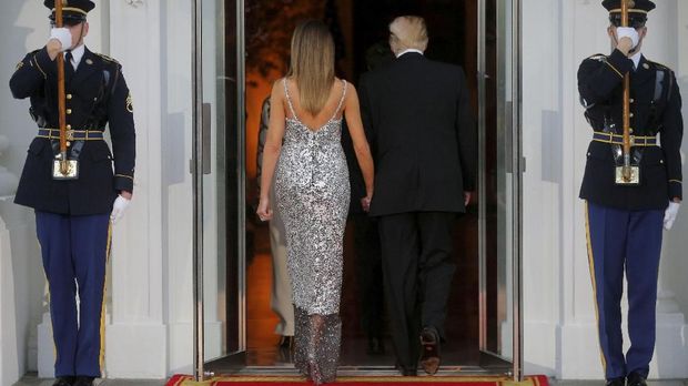 'Diplomasi' Melania Trump saat Menjamu Presiden Perancis