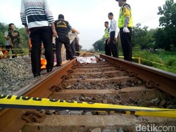 Hendak Menyeberang, Kasiah Tewas Tertabrak Kereta di Tanjung Priok