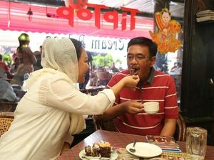 Ini Bukti Kalau Makan Bareng Bikin Happy Farida dan Djarot Syaiful Hidayat Tambah Mesra