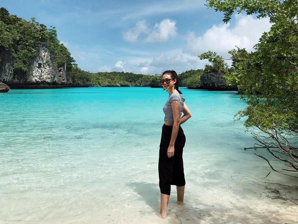 Foto: Yuki Kato dan Laguna Cantik Pulau Bair