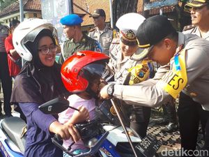 Meski Tilang, Operasi Patuh di Gresik Harus Dilakukan dengan Senyum
