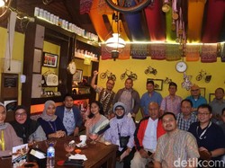 DiTraktir DetikCom, Angga Yanti Ajak 16 Teman Makan Enak