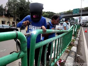 Pagar Pembatas di Tanah Abang Diperbaiki