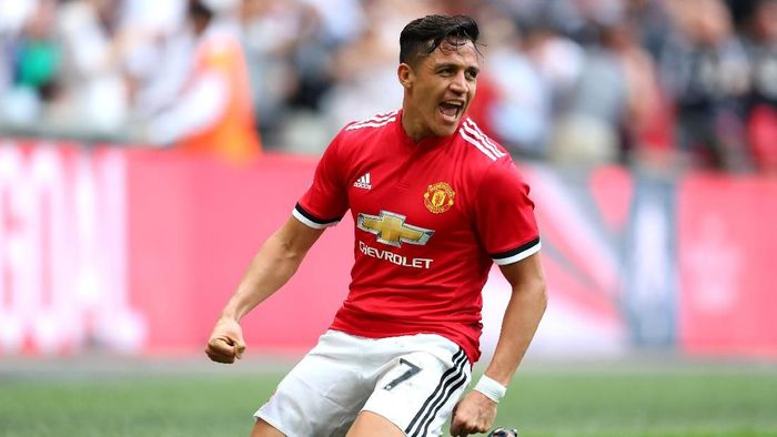 Alexis Sanchez tak bisa berangkat dengan skuat MU ke Amerika Serikat karena masalah visa. (Foto: Catherine Ivill/Getty Images) Alexis Sanchez tak bisa berangkat dengan skuat MU ke Amerika Serikat karena masalah visa. (Foto: Catherine Ivill/Getty Images)