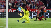 Bayern bisa unggul duluan lewat gol Joshua Kimmich di menit ke-28. (Foto: Michael Dalder /Reuters)