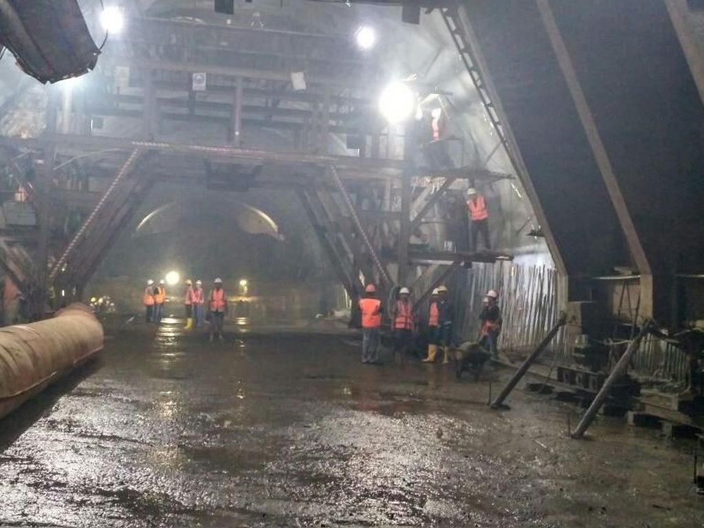 Ada 70 Tenaga Kerja China di Proyek Terowongan Tol Cisumdawu Ada 70 Tenaga Kerja China di Proyek Terowongan Tol Cisumdawu