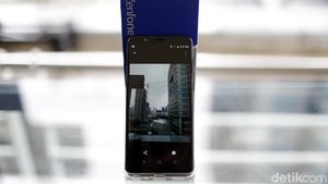 Unboxing Asus Zenfone Max Pro Pertama di Indonesia