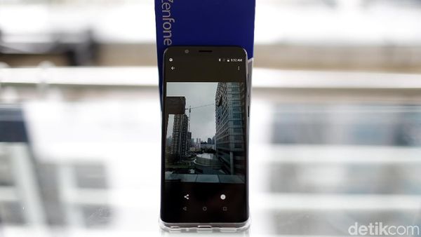Unboxing Asus Zenfone Max Pro Pertama di Indonesia