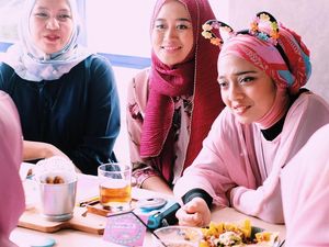 Gaya Makan Chiki Fawzi hingga Pasangan Happy dan Djarot yang Mesra