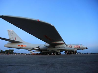 Foto Pesawat Pengebom China yang Patroli Keliling Taiwan