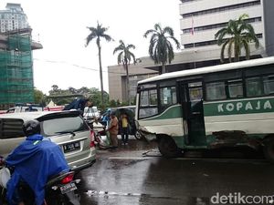 Sandi Perintahkan Dishub Garuk Kopaja Ugal-ugalan Sandi Perintahkan Dishub Garuk Kopaja Ugal-ugalan