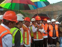 Di Bawah Payung Pelangi, Basuki Cek Tol Cisumdawu