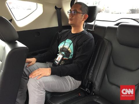 CNNIndonesia.com duduk di kursi baris ketiga.