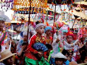 Foto: Ritual Membersihkan Diri di Thailand Foto: Ritual Membersihkan Diri di Thailand