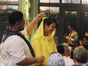 Model Thailand Tegaskan Hanya Berteman dengan Ivan Gunawan