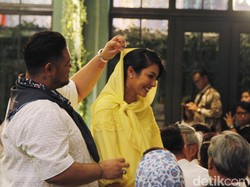 Model Thailand Tegaskan Hanya Berteman dengan Ivan Gunawan