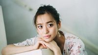 Ini Model Cantik yang Dilempar Handuk Bruno Mars Karena Sibuk Selfie