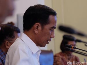 Jokowi Pimpin Rapat Terbatas Bahas Pengelolaan Dana Haji Jokowi Pimpin Rapat Terbatas Bahas Pengelolaan Dana Haji