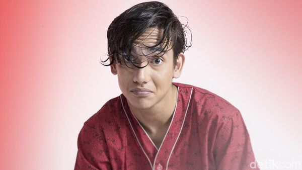 Lucunya Gaya Adipati Dolken Pakai Piyama