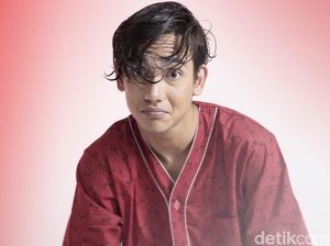 Lucunya Gaya Adipati Dolken Pakai Piyama