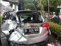 Video Kopaja Tabrak HR-V di Rasuna Said, Sopir Dikeroyok