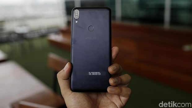 Asus Zenfone Max Pro: Performa Oke, Baterai Awet