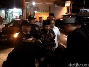 Amien Rais Kunjungi Sekretariat PA 212 Amien Rais Kunjungi Sekretariat PA 212