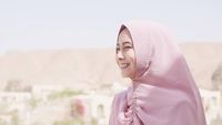 10 Inspirasi Baju Syari untuk Traveling dari Selebgram Hijab Indonesia