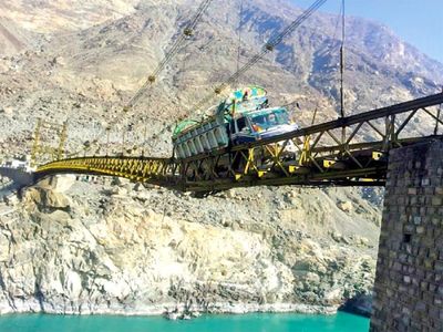 Jembatan Ini Cantik Tapi Menyakitkan