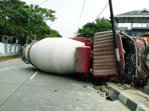 Rem Blong, Truk Molen Terguling di Tanjung Barat Arah Pasar Minggu
