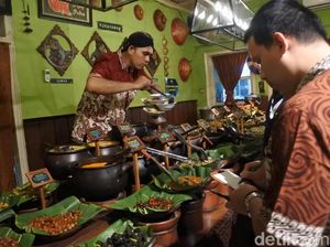 Angga Jadikan Momen DiTraktir Detikcom  Sebagai Ajang Kebersamaan dengan Teman Angga Jadikan Momen DiTraktir Detikcom  Sebagai Ajang Kebersamaan dengan Teman
