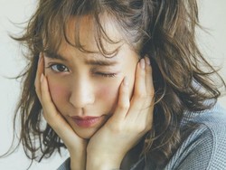 Sibuk Selfie Saat Konser, Model Jepang Dilempar Handuk Oleh Bruno Mars