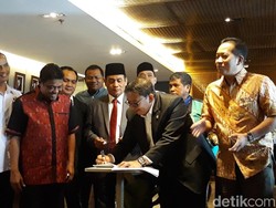 Fadli Zon Galang Tanda Tangan Dukung Pansus Angket TKA