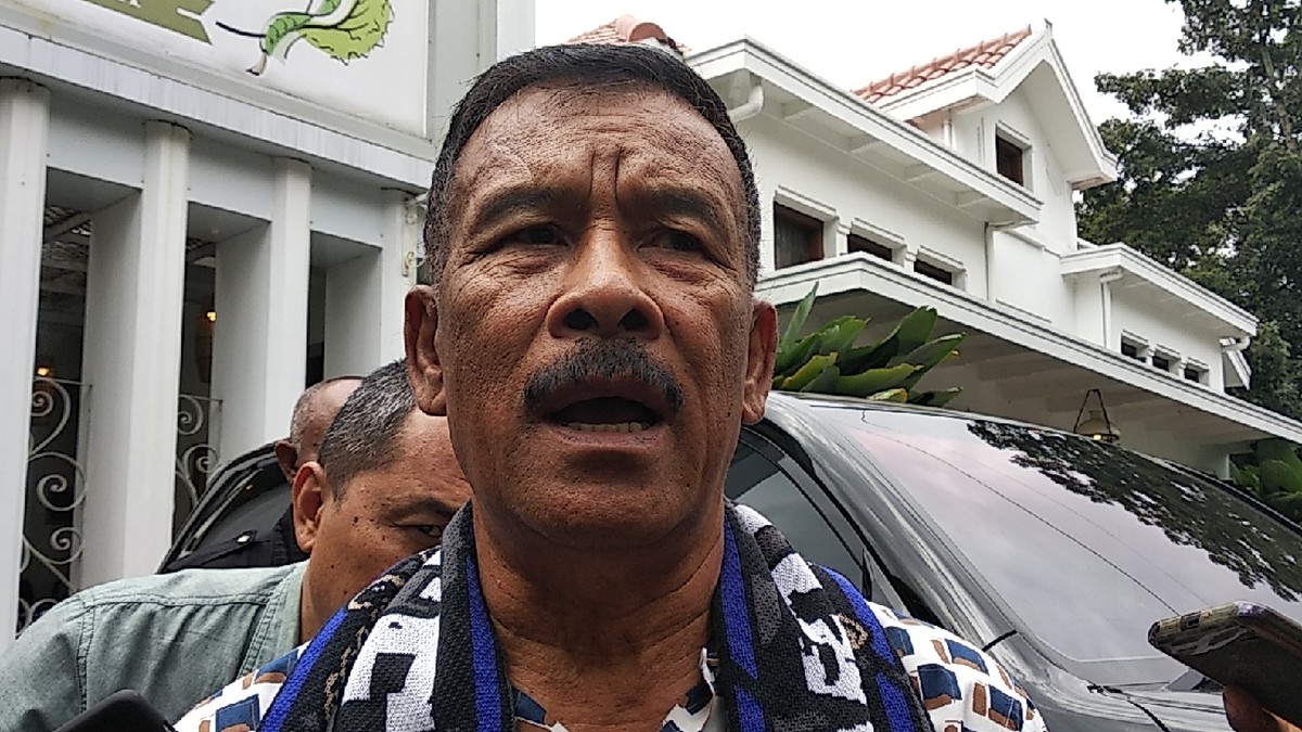 Manajer Persib Umuh Muchtar mengomentari KLB PSSI yang tak memberi ruang untuk penyampaian aspirasi. (Foto: Dony Indra Ramadhan)