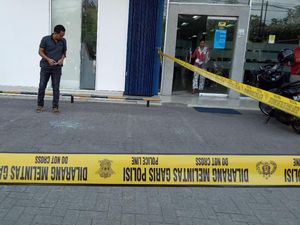 Mobil Pembawa Uang Dirampok di Halaman BCA, Ini Pengakuan Sopir Mobil Pembawa Uang Dirampok di Halaman BCA, Ini Pengakuan Sopir