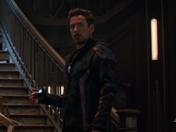 Alasan Iron Man Pakai Ponsel Lipat Jadul di Avengers: Infinity War