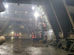Terowongan Tembus Bukit di Tol Cisumdawu Pakai Teknologi Austria