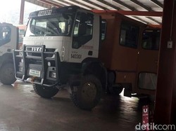 Cerita Sopir Bus Antipeluru Freeport Diserang OTK