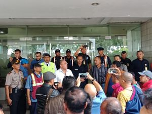 Jelang May Day, Massa Buruh Datangi JICT