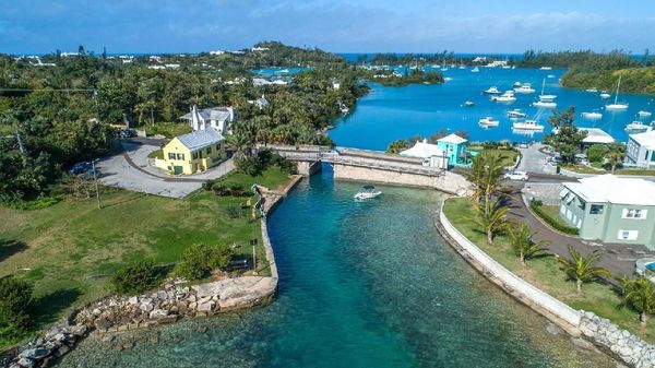 Jembatan Gantung Terpendek, Cuma 2 Detik Buat Lewat