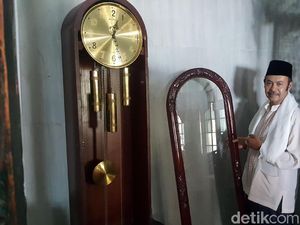 Pria yang Rusak Masjid di Malang Diduga Alami Gangguan Jiwa Pria yang Rusak Masjid di Malang Diduga Alami Gangguan Jiwa