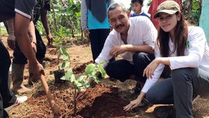 Berdayakan Perempuan Tani HKTI dengan Tanam Bibit Pohon