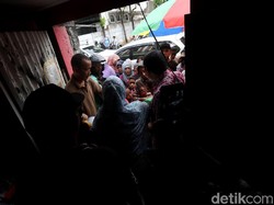 Mengenal Kelas Menengah Tanggung yang Rentan Jatuh Miskin